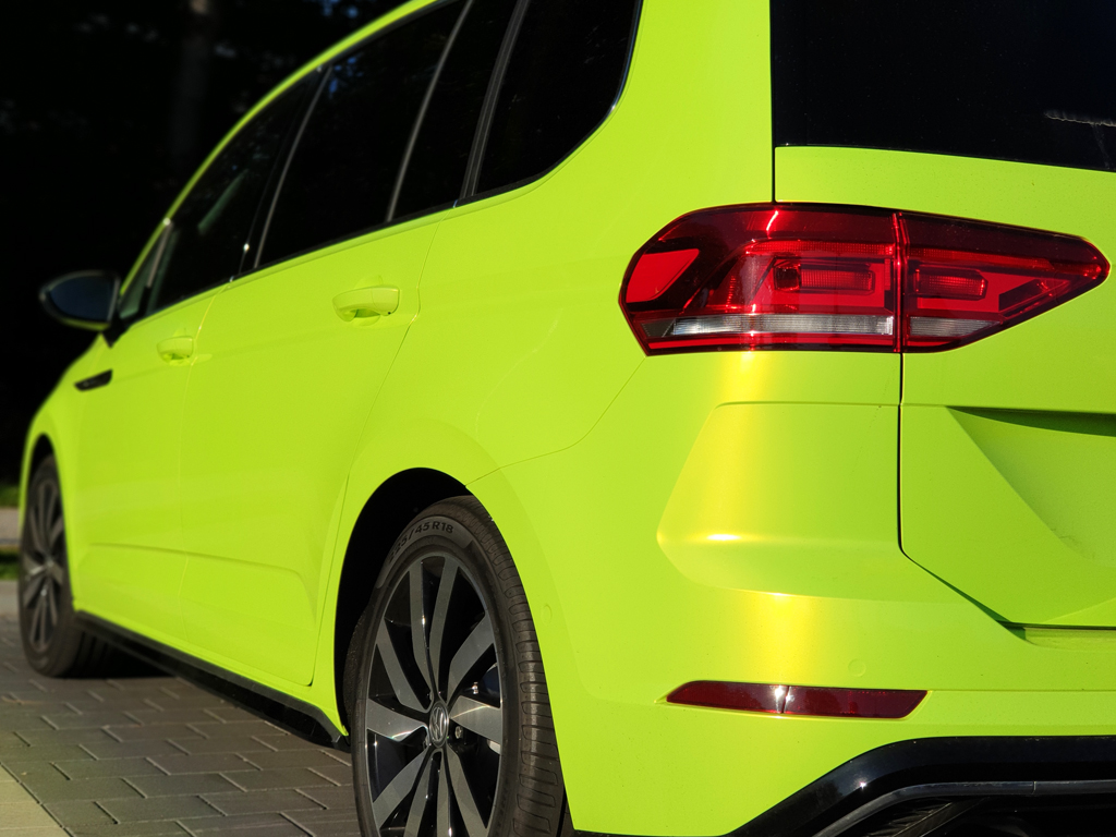 VW_Touran_Wrap_3M_Psychidelic_Folierung